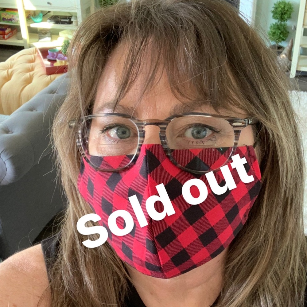 1 /$5 stylish checkered face mask 😷